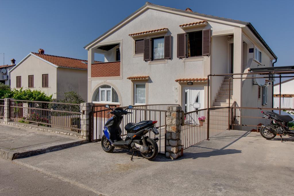 Apartment Nikolina Mali Lošinj Eksteriør billede